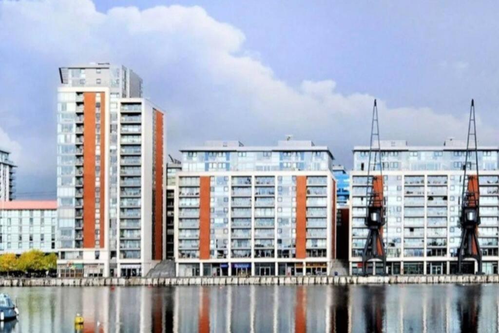 Апартаменты Lovely Waterfront Flat Canary Wharf Excel Centre Лондон Экстерьер фото